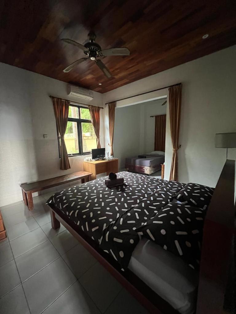 Jasri Ombak Villa การางาเซ็ม ภายนอก รูปภาพ